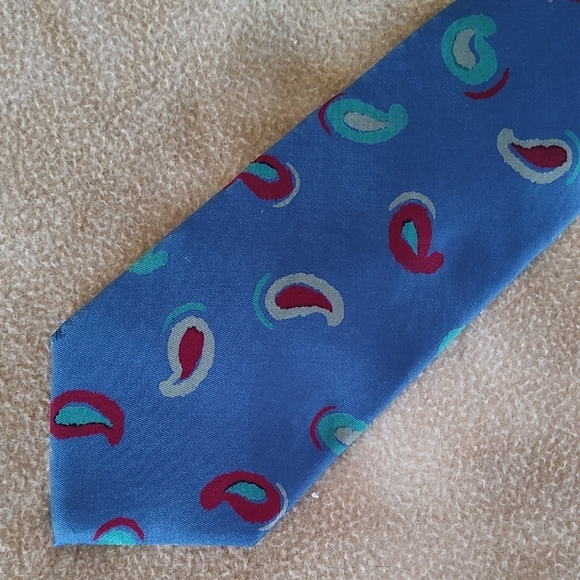 Perry Ellis Blue and Red Paisley Tie Retro - Picture 1 of 6